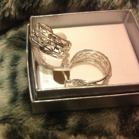 Sterling Silver Diamond Cut Earrings - Picture 3 of 4