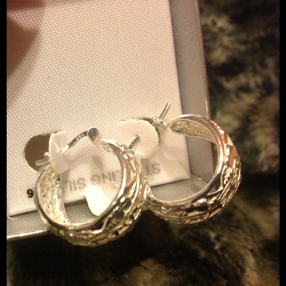 Sterling Silver Diamond Cut Earrings - Picture 4 of 4