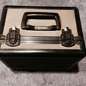 Mac train case 😍.. Rare and not sold anymore