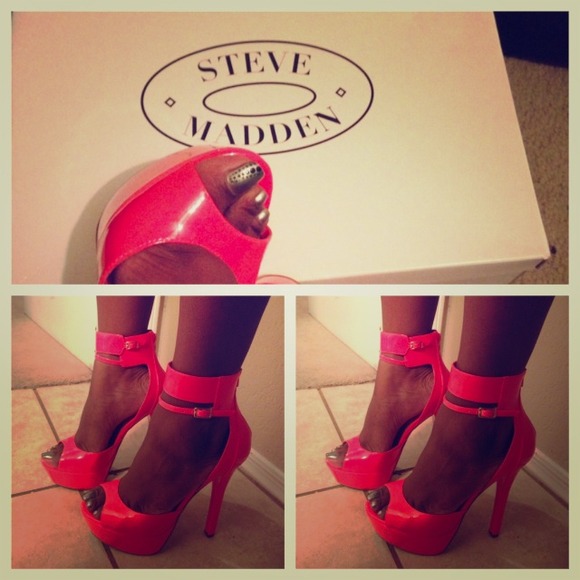 ✖️ON HOLD UNTIL FRIDAY✖️🆕Neon Orange Steve Madden