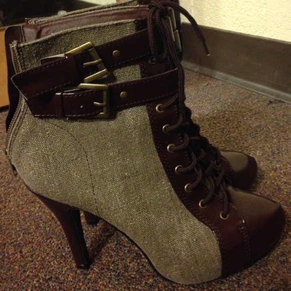Cute booties! Great condition
