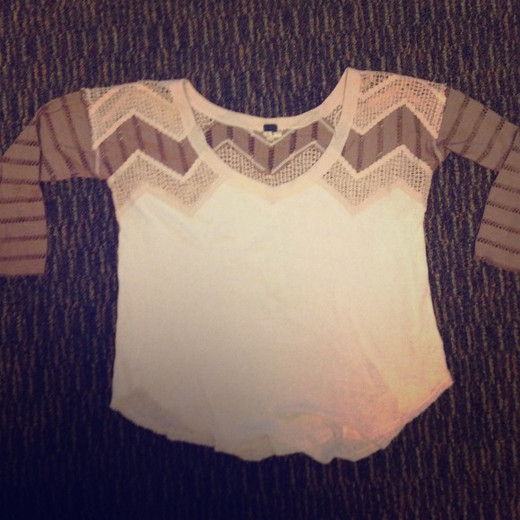 Pale oversize top with crochet and eyelet, S.