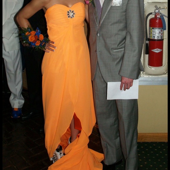 Empire Sweetheart Assymmetrical Chiffon Dress - Picture 2 of 4