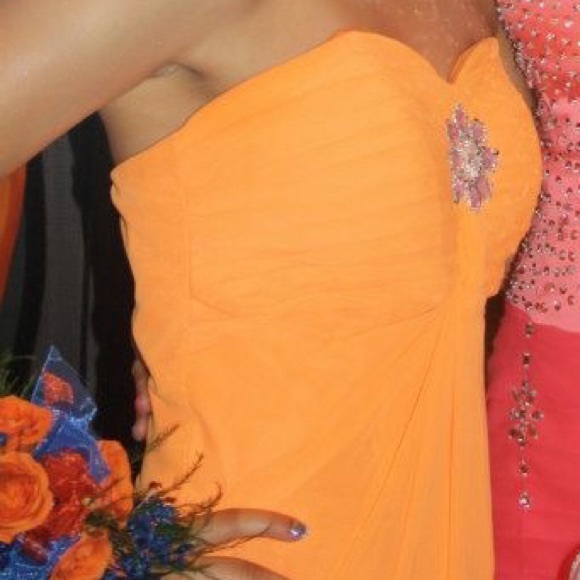 Empire Sweetheart Assymmetrical Chiffon Dress - Picture 3 of 4