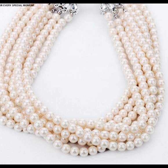 SOLD.   Beautifully Rich, Multiple layer pearl necklace - Picture 3 of 4