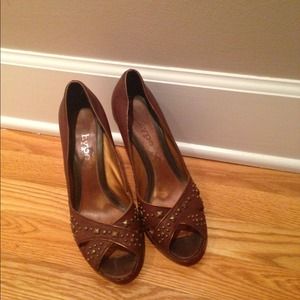 Brown open toe heel with embellishment