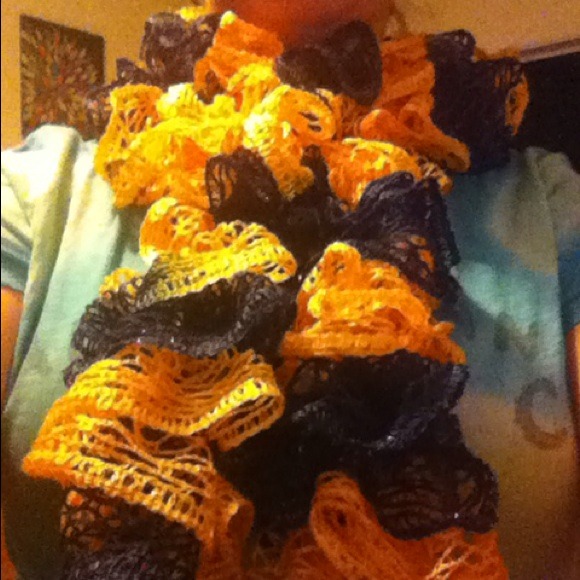 HANDMADE SCARF ✨ - Picture 2 of 3