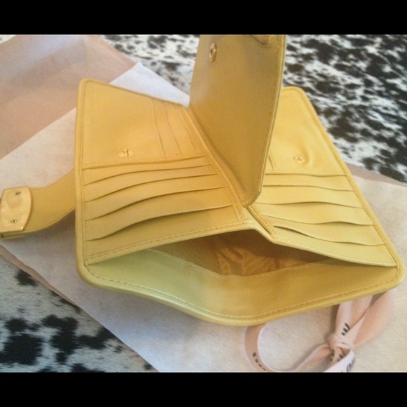 🚫SOLD🚫Mini Miu Signature Ruffled Wallet - Picture 3 of 3