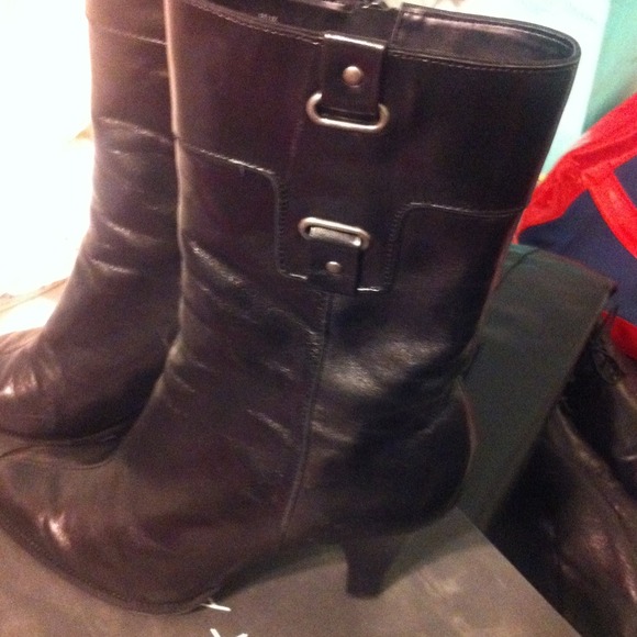 Tahari boots size 7.5 use once ! - Picture 3 of 4