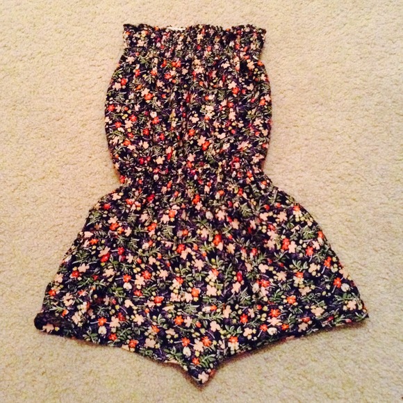 Colorful Floral Romper! - Picture 1 of 4
