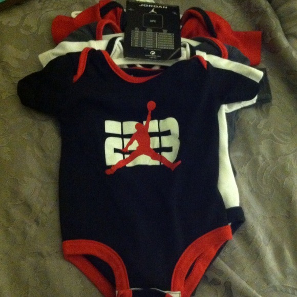 Infant onesies 🔴SOLD🔴