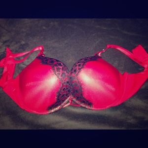 Victoria's Secret red bombshell bra 38c