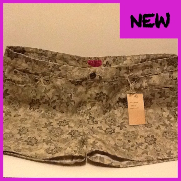 Flower print shorts - Picture 1 of 2