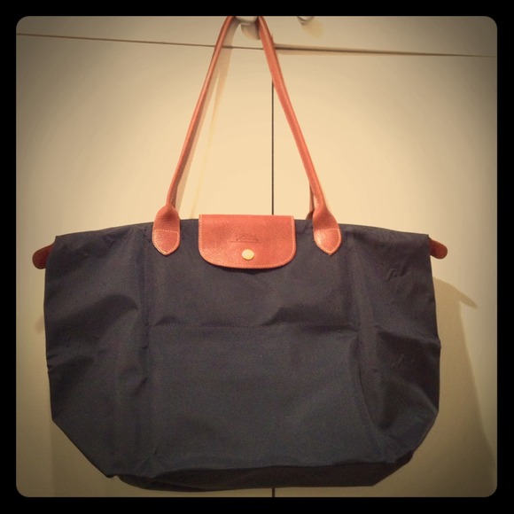 Longchamp Handbags - AUTHENTIC Longchamp Navy Le Pilage large tote