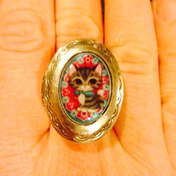 Classic Hardware Kitty Ring