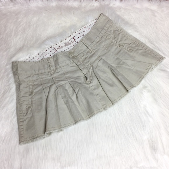 Hollister Dresses & Skirts - ❤️ Hollister Mini Khaki Skirt #G3