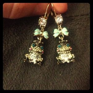 Betsey Johnson frog earrings