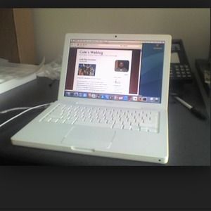 🚫SOLD🚫 For @nila5 Old Apple MacBook