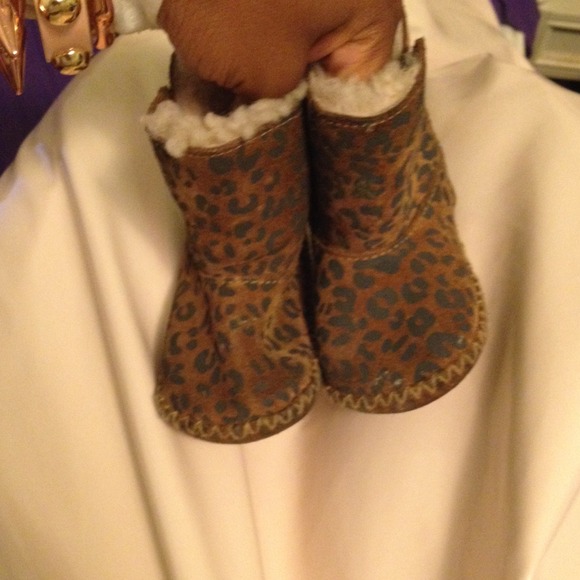 Limited edition Baby Cassie Leopard ugg boots - Picture 2 of 2