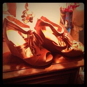 To big for me, never worn, brand spanking new ❤️