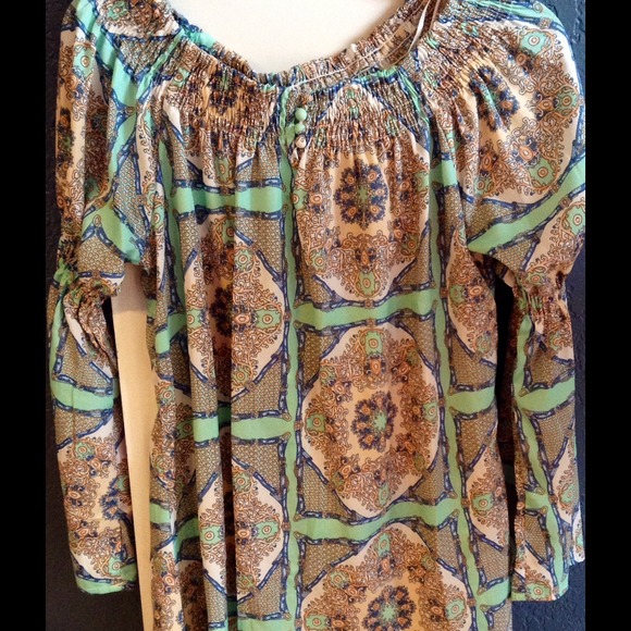 Cute hi-low pattern top