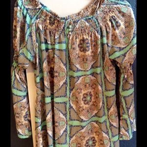 Cute hi-low pattern top