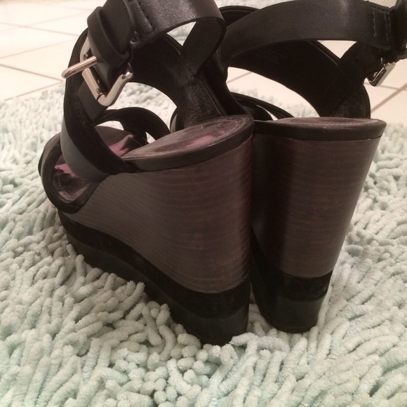 COACH PLATFORMS - Picture 3 of 4