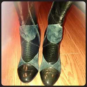 Stunning leather / suede short boots