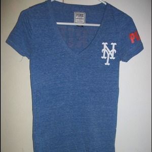 VS NEW YORK YANKEES VNECK TSHIRT⚾