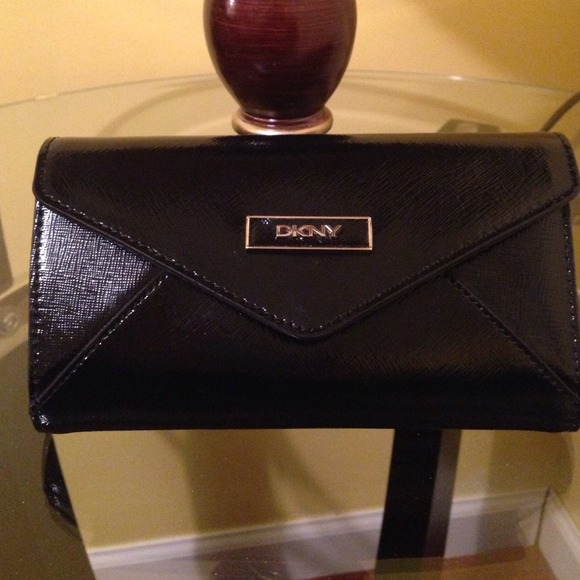 Nwot DKNY black leather wallet !