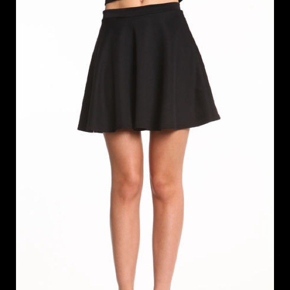 🚫SOLD OUT🚫Gorgeous Black Skater Skirt - Picture 2 of 4