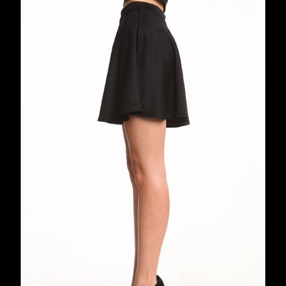🚫SOLD OUT🚫Gorgeous Black Skater Skirt - Picture 3 of 4