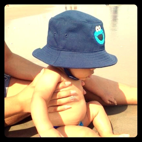 Bucket hat