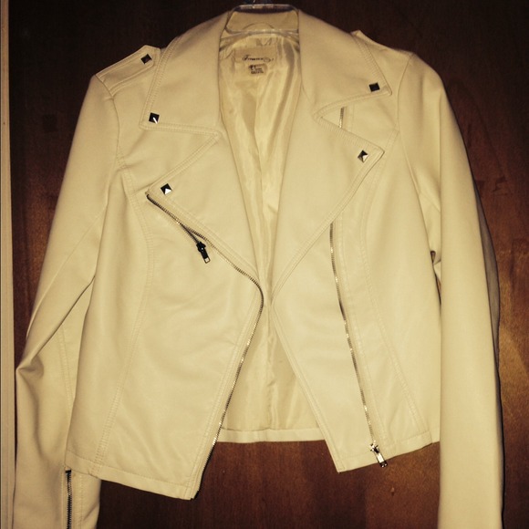 New without tags forever 21 cream colored jacket.