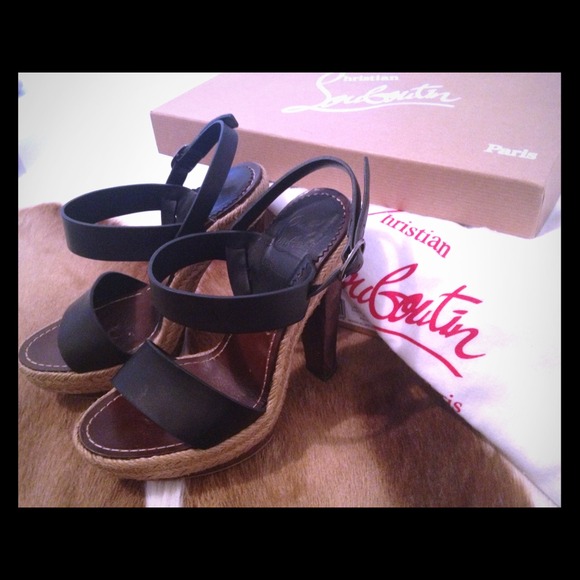 🚫SOLD 🚫 Christian Louboutin Wedges