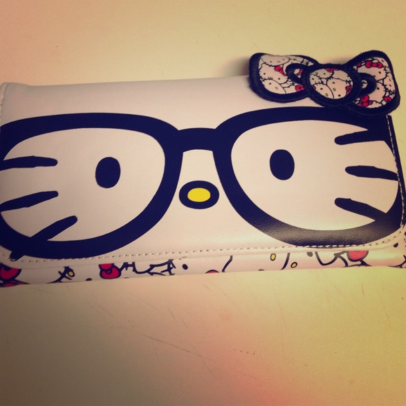 Hello kitty wallet.