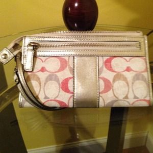 Coach wristlet !!