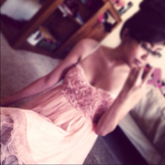 Seller (Hello) - Picture 1 of 3