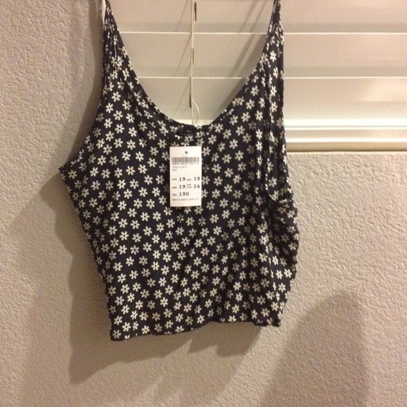 🚫SOLD🚫 Brandy Melville Daisy Tank! 🌼