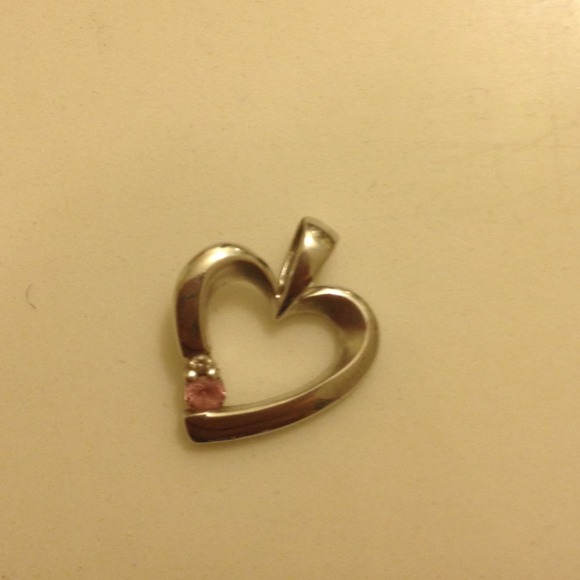 Silver heart pendent!