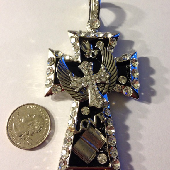 Bundled.  💗RHINESTONE CROSS PENDANT💖 - Picture 3 of 4