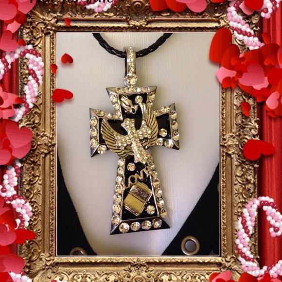 Jewelry - Bundled.  💗RHINESTONE CROSS PENDANT💖
