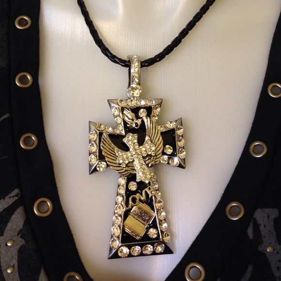 Bundled.  💗RHINESTONE CROSS PENDANT💖 - Picture 2 of 4