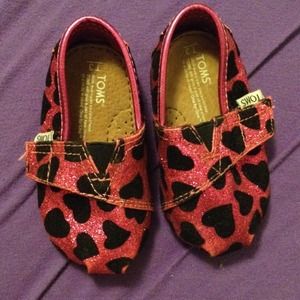 Black & pink glitter leopard toms