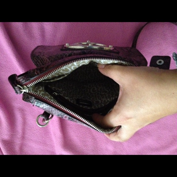 Guess snake Cross Body Hand Bag - Picture 3 of 4