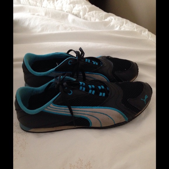 Black and blue Puma Sneakers good condition