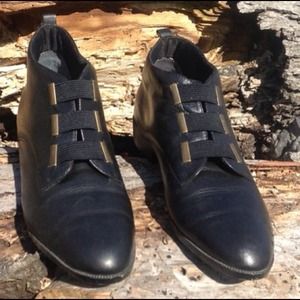 Size 7 // Vintage Life Stride Ankle Boots