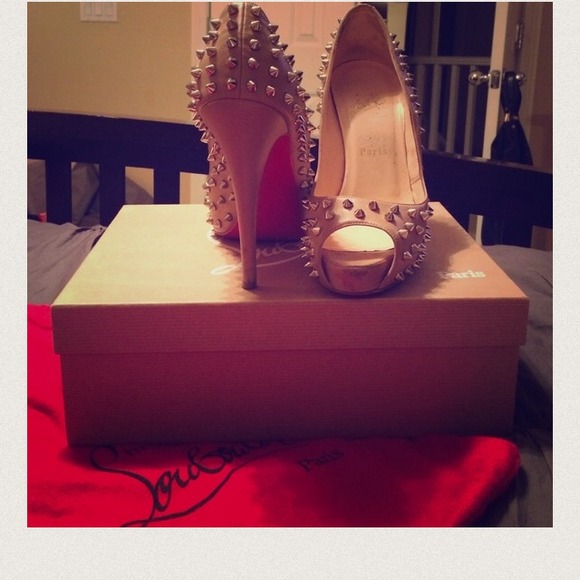 ❌SOLD❌ Christian Louboutin Very Prive Spikes - Picture 3 of 4