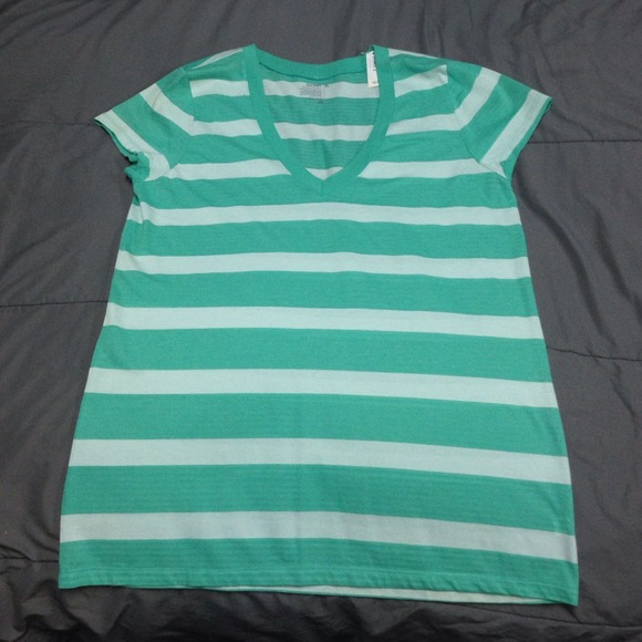 NWT Old Navy vneck