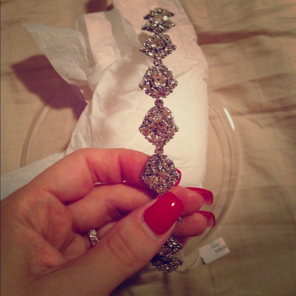 Amazingly beautiful crystal headband. Brand new!!